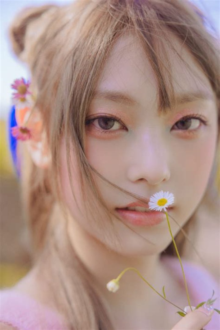 Jennifer Williams Without Contacts: A Closer Look