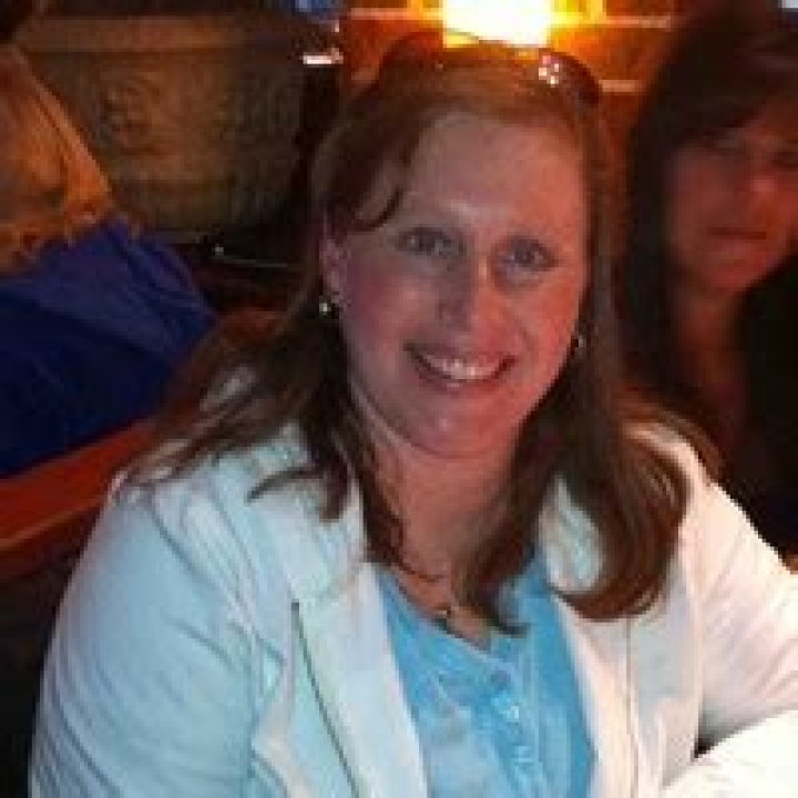 Stephanie Marie Bloodworth: The Rising Star of the Digital Age