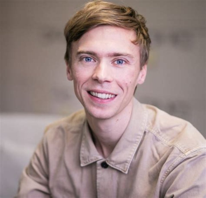 Thomas Alwyn: The Rising Star in the World of Film