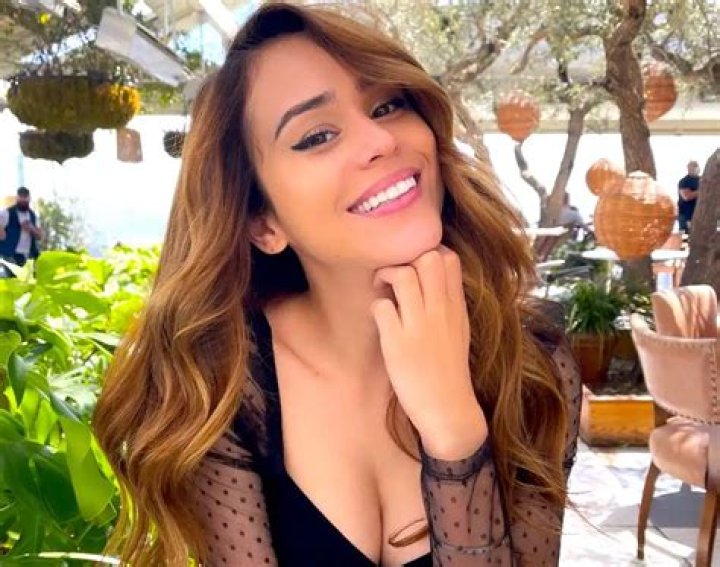 Who is Yanet Garcia dating? ·